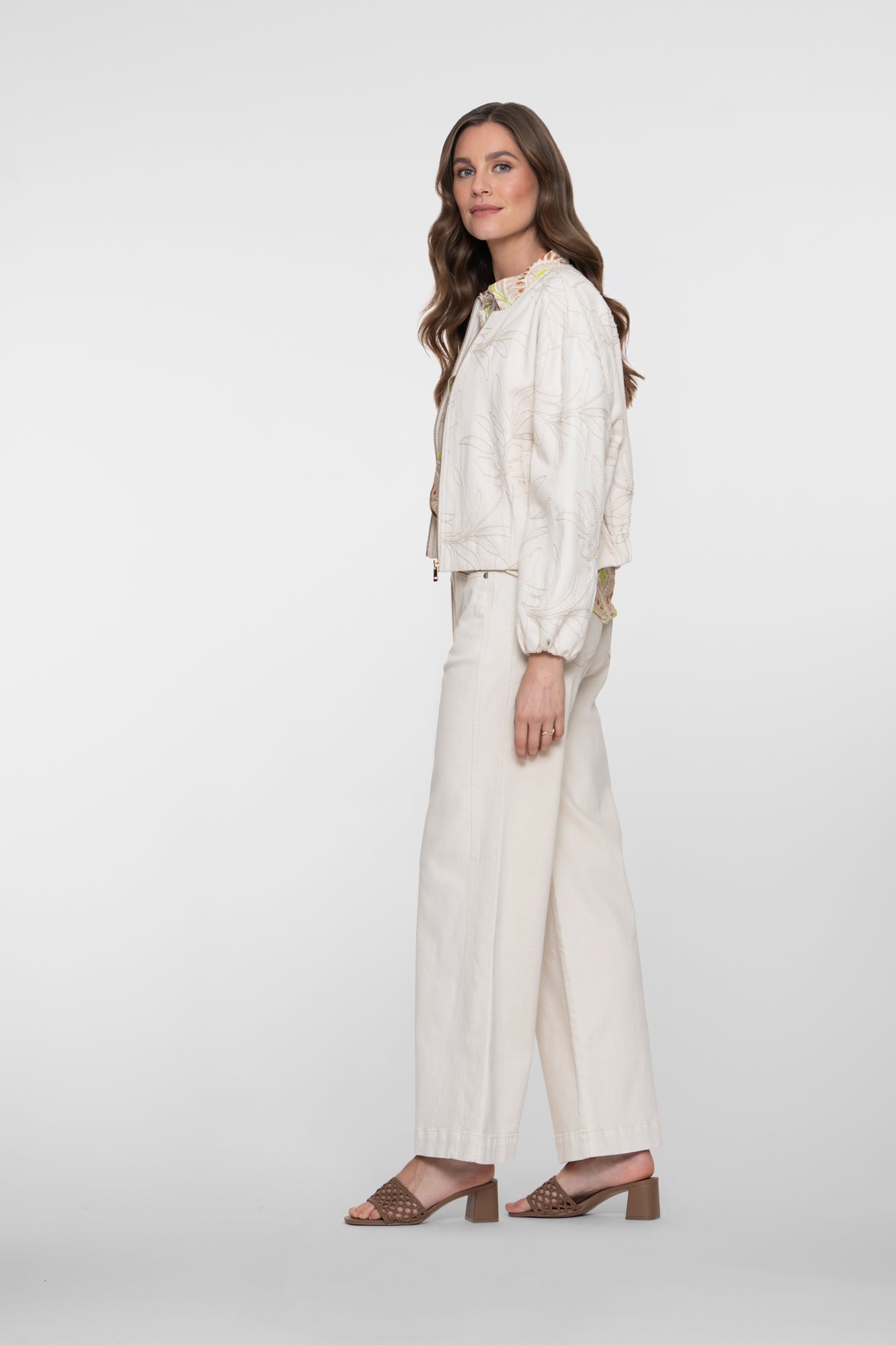 Geisha Wide Leg Jeans in Ecru mit Bindegürtel