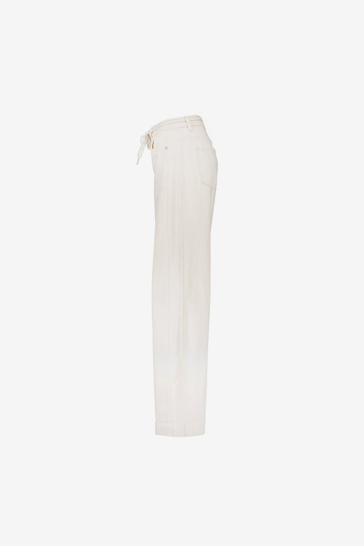 Geisha Wide Leg Jeans in Ecru mit Bindegürtel