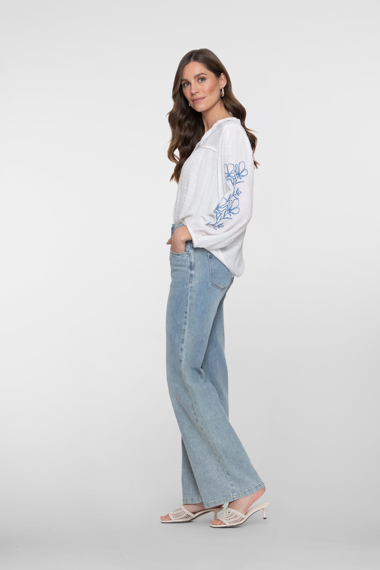 Geisha High Rise Jeans mit weitem Bein und farbigen Strasssteinen