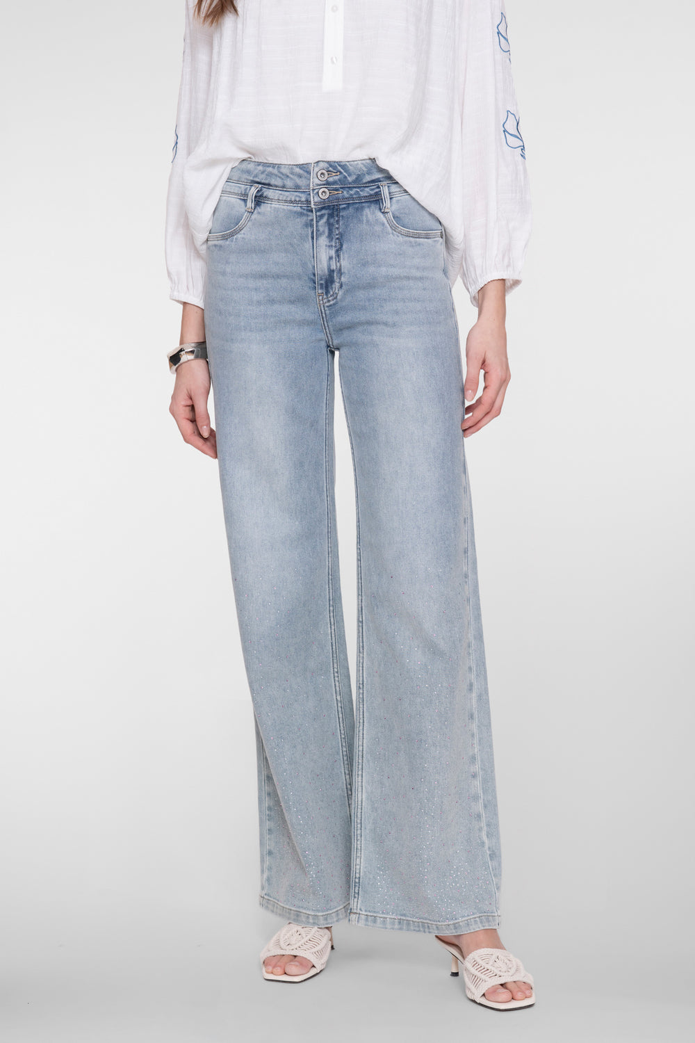 Geisha High Rise Jeans mit weitem Bein und farbigen Strasssteinen
