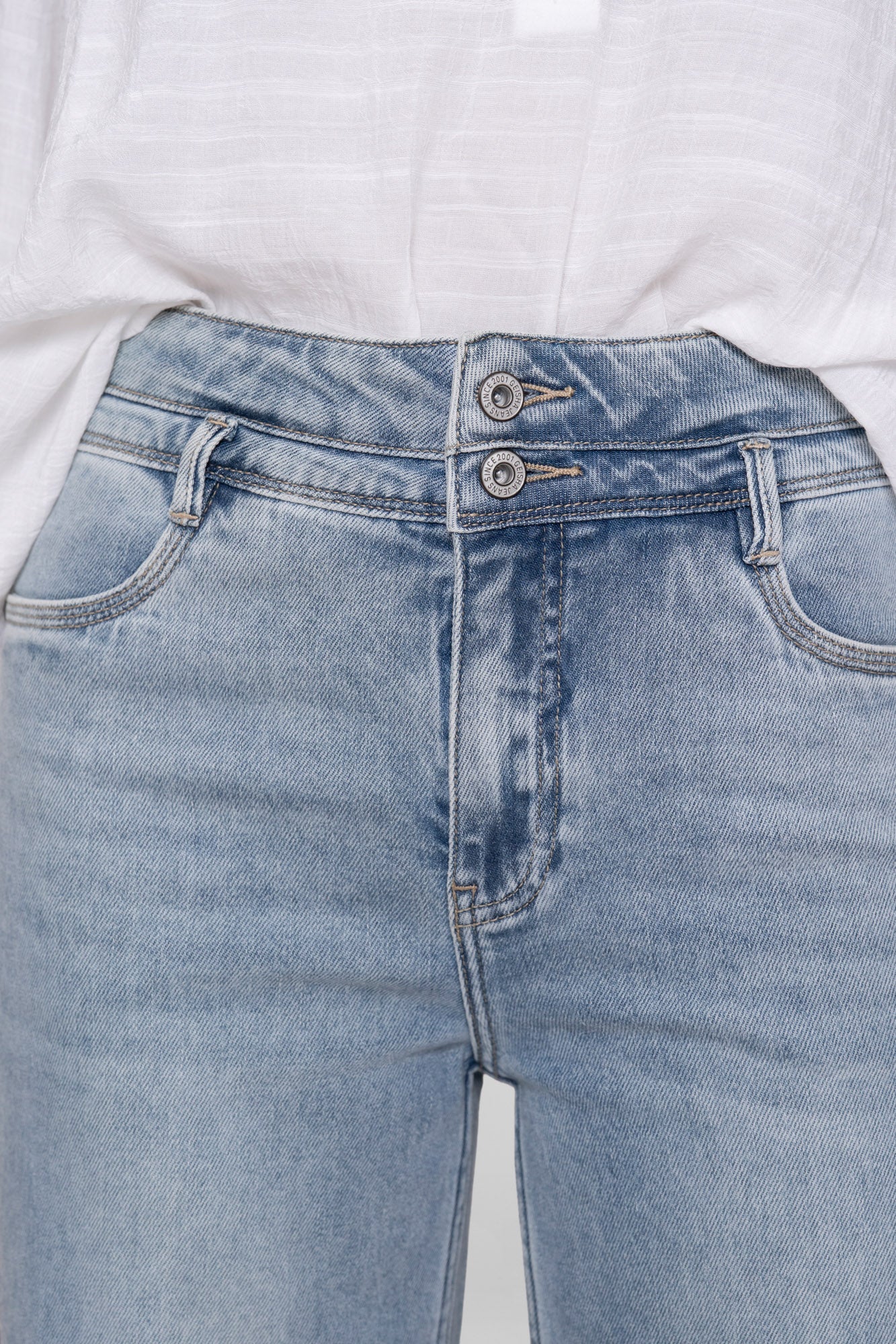 Geisha High Rise Jeans mit weitem Bein und farbigen Strasssteinen