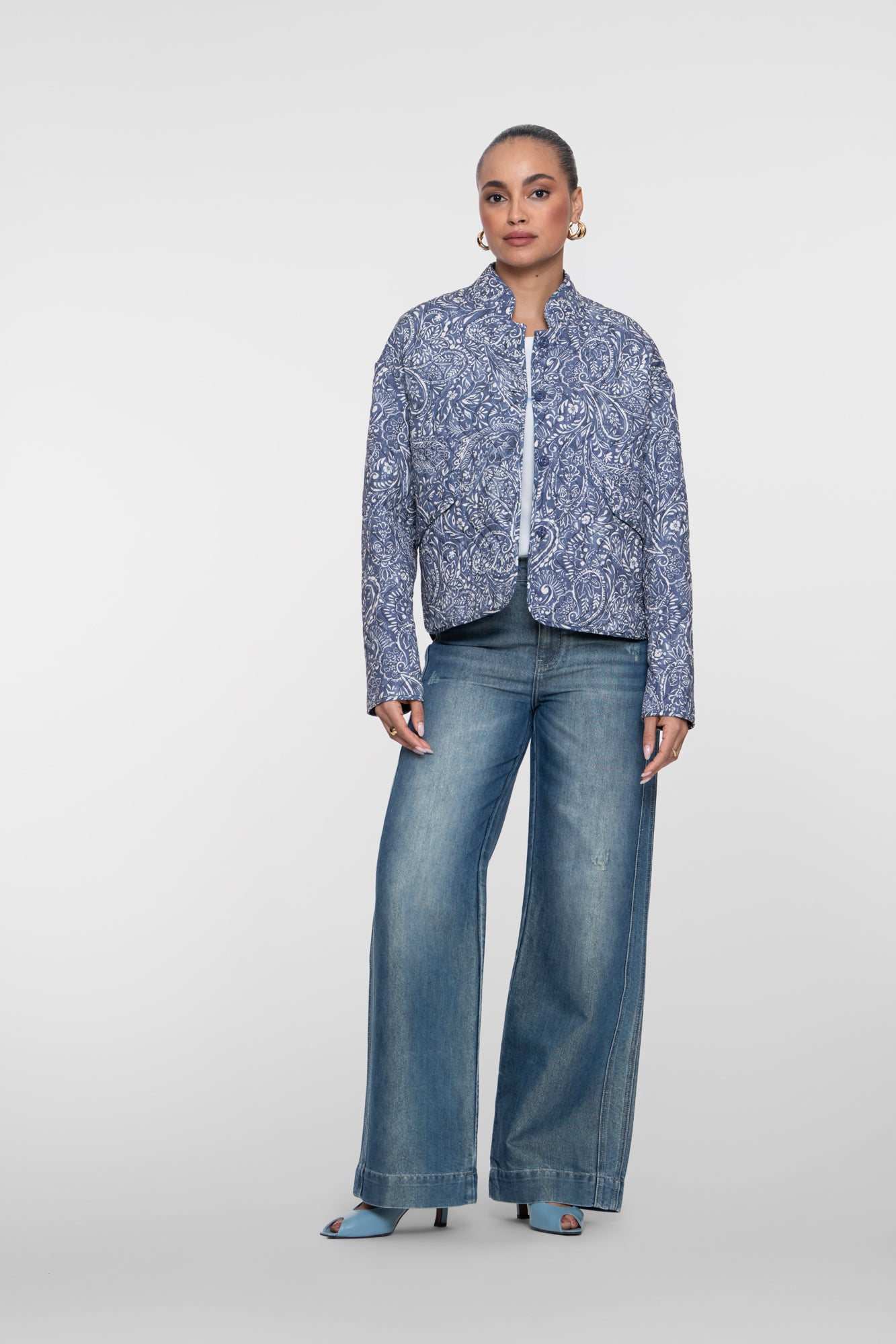 Geisha Wide Leg Jeans mit goldfarbenem Garn