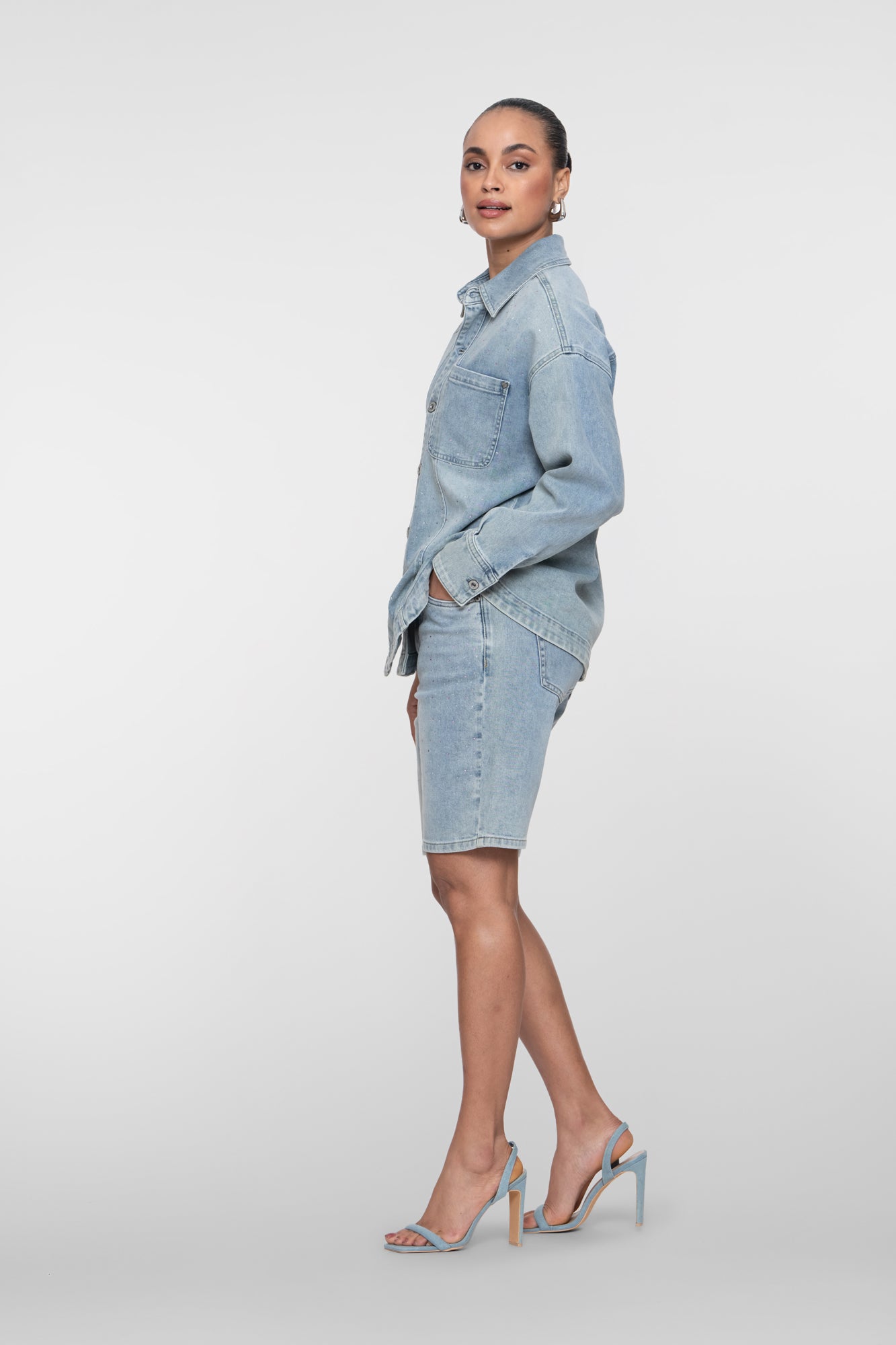 Geisha Denim-Bermuda mit dezenten Strasssteinen