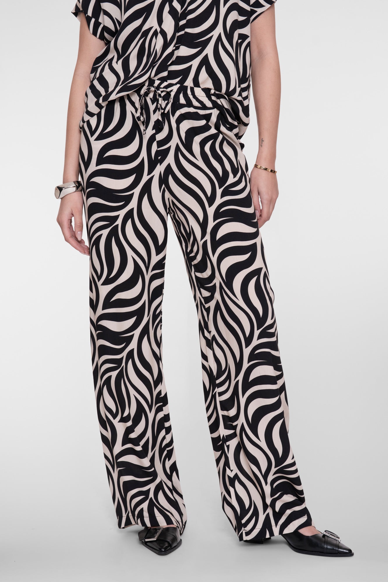 Geisha Pantalon mit elegantem Blumenmuster