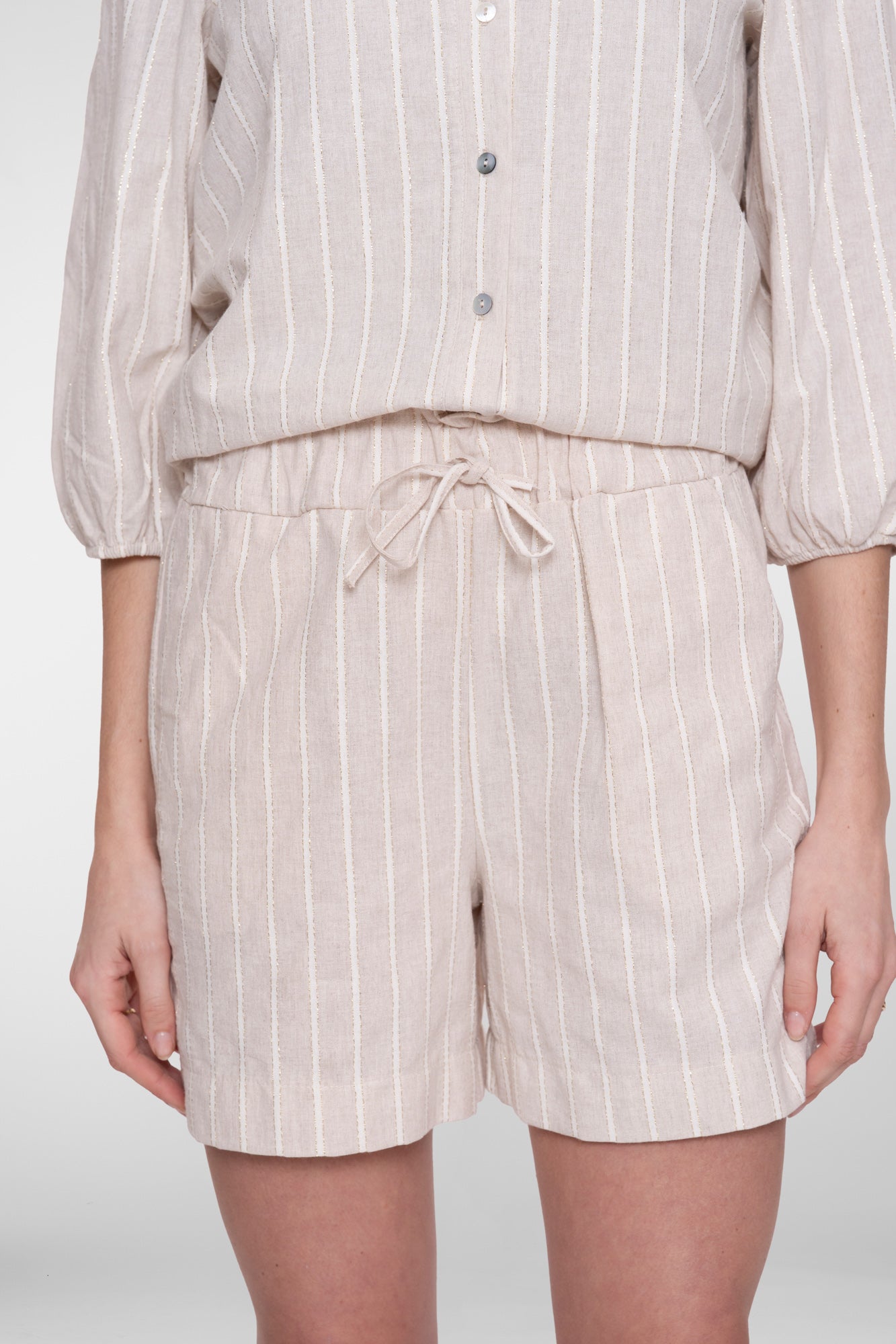 Geisha Gestreifte Paperbag-Shorts mit Lurex