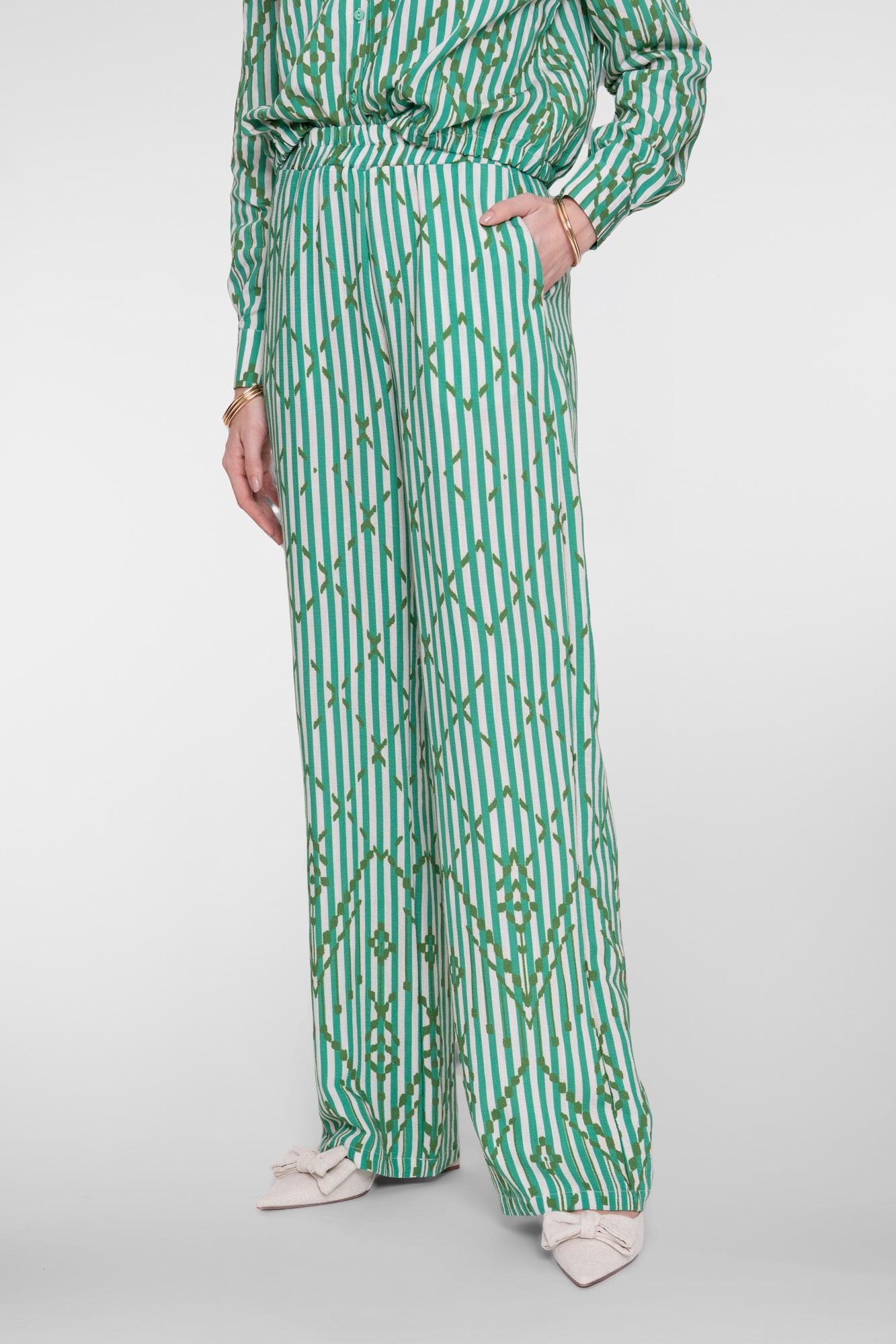 Geisha Pantalon mit Streifen und elegantem Karomuster