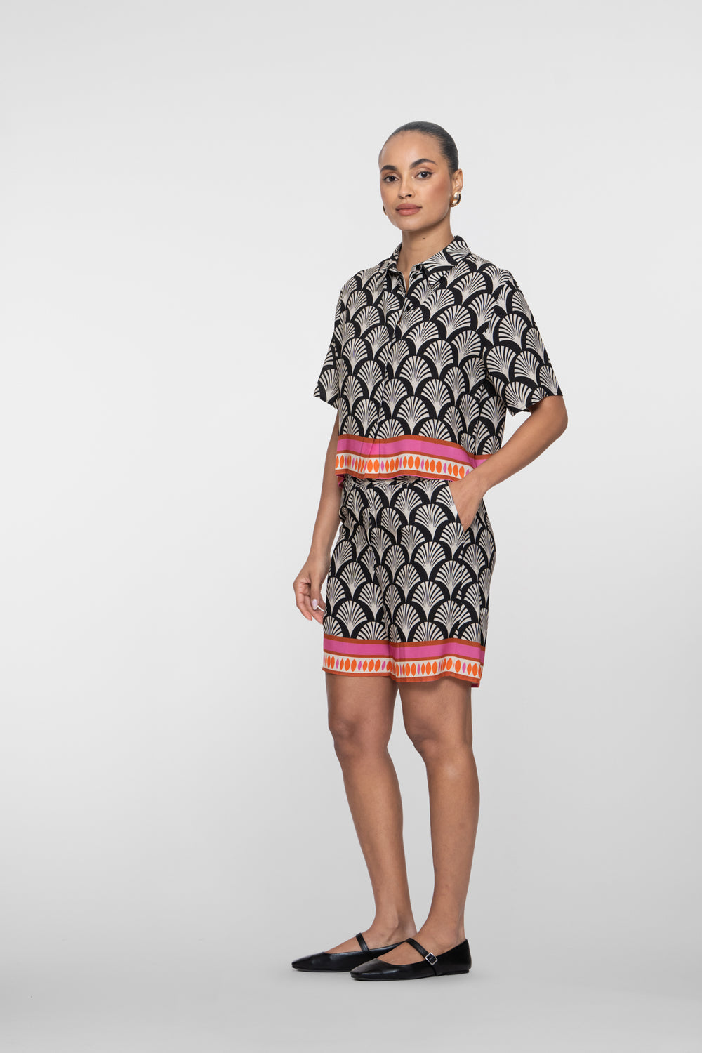 Geisha Shorts mit grafischem Print und sommerlicher Ausstrahlung