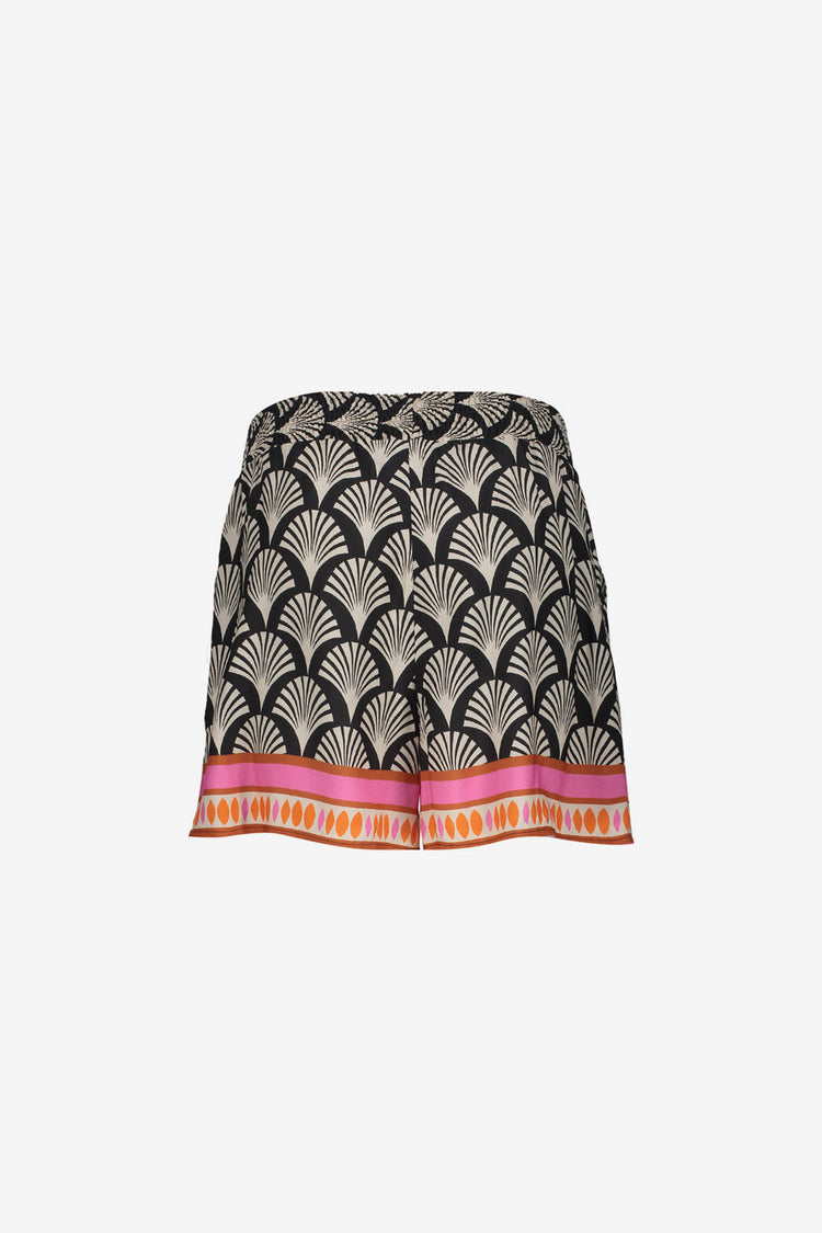 Geisha Shorts mit grafischem Print und sommerlicher Ausstrahlung