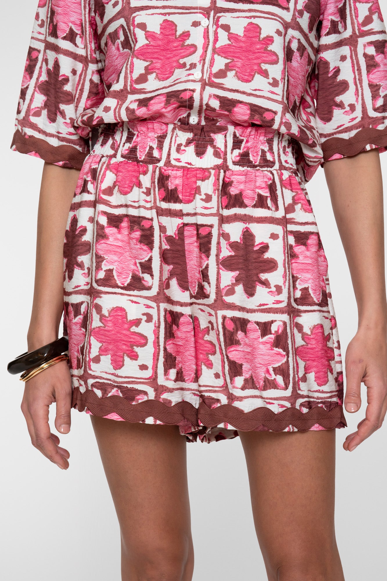Geisha Shorts mit Tile-Print und elastischem Bund