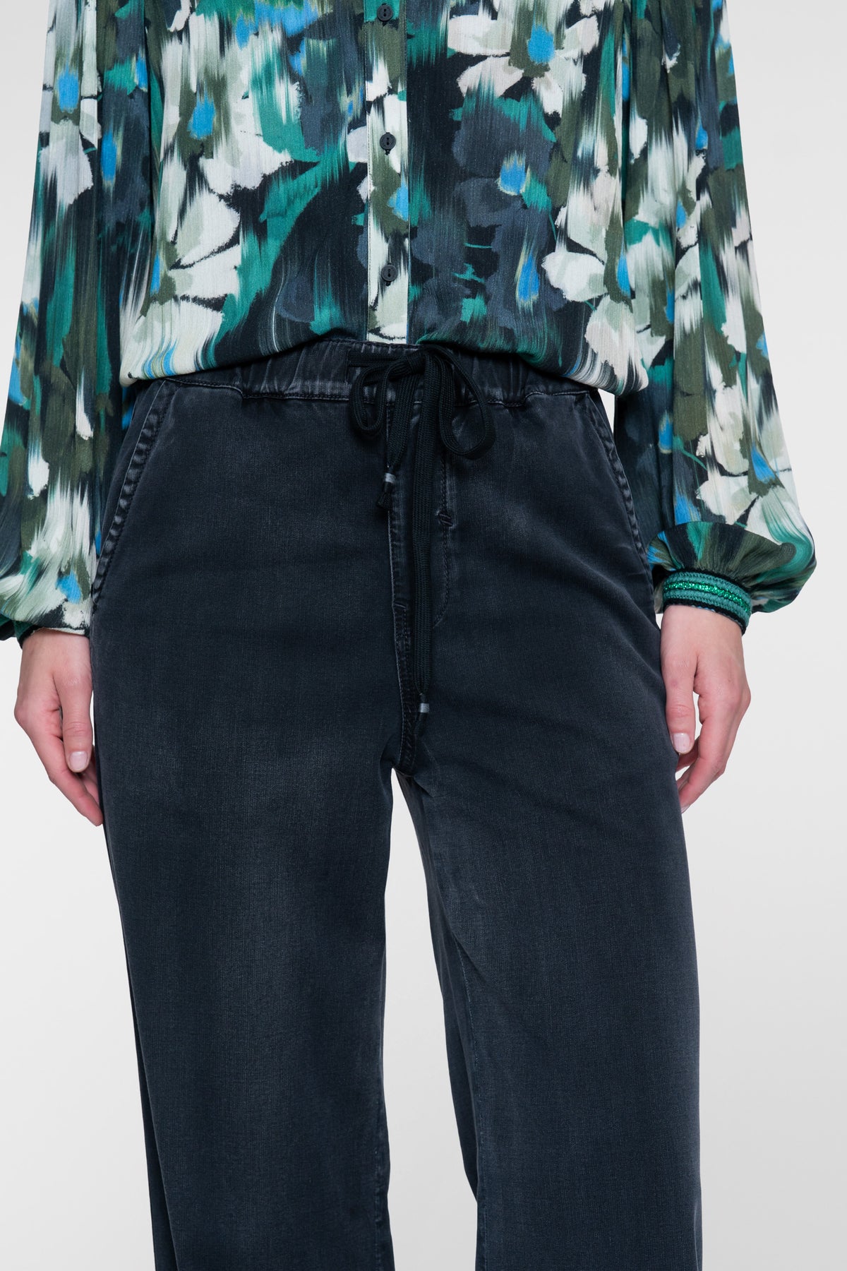 Geisha Wide Leg Jeans mit Kordeldetail und bequemem Bund