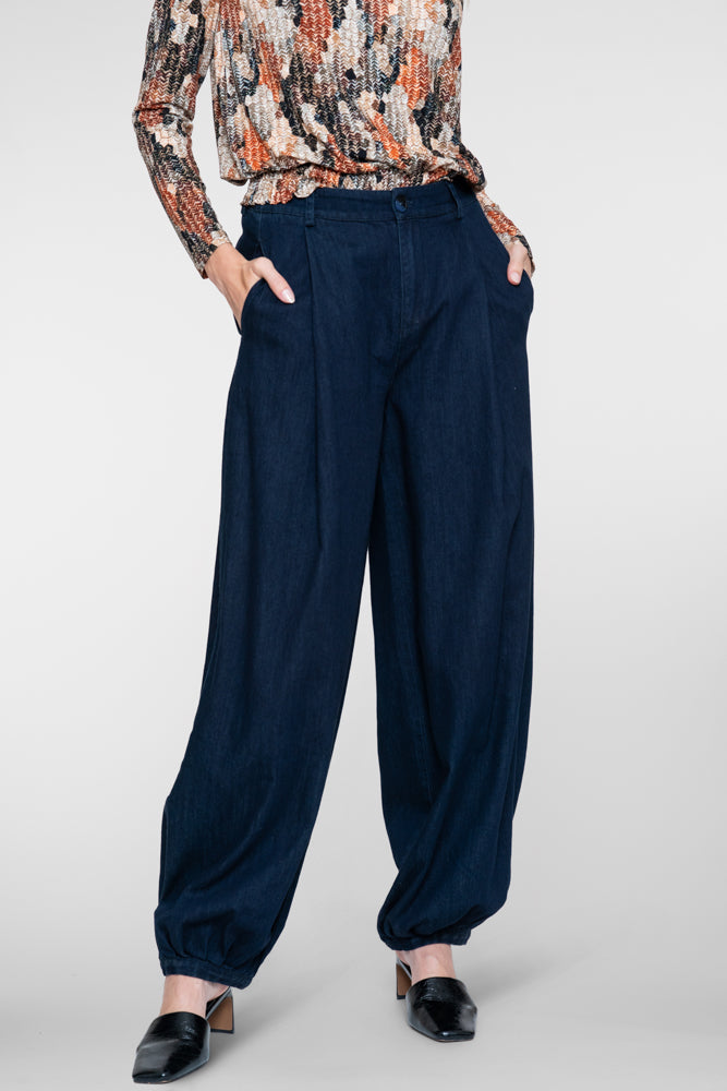 Geisha Jeans mit Ballon Passform und elastischen Details