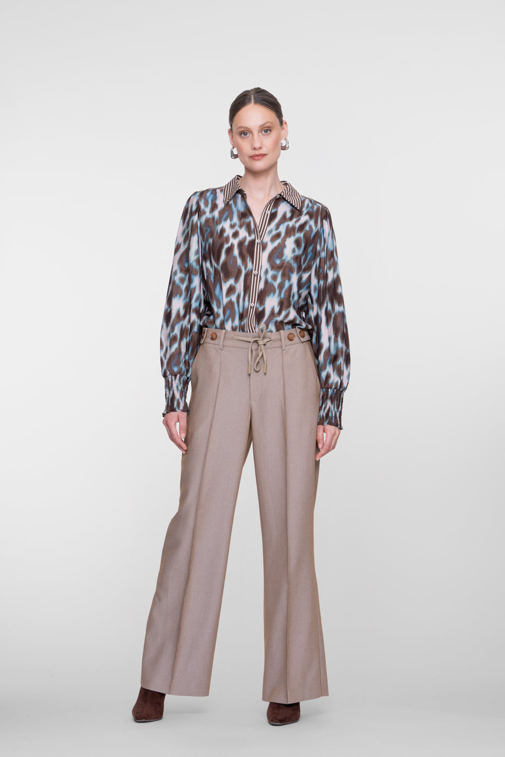 Geisha Wide Leg Pantalon mit Schleifenverschluss und bequemer Passform