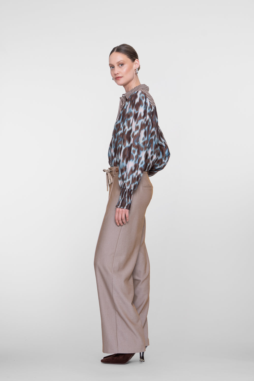 Geisha Wide Leg Pantalon mit Schleifenverschluss und bequemer Passform