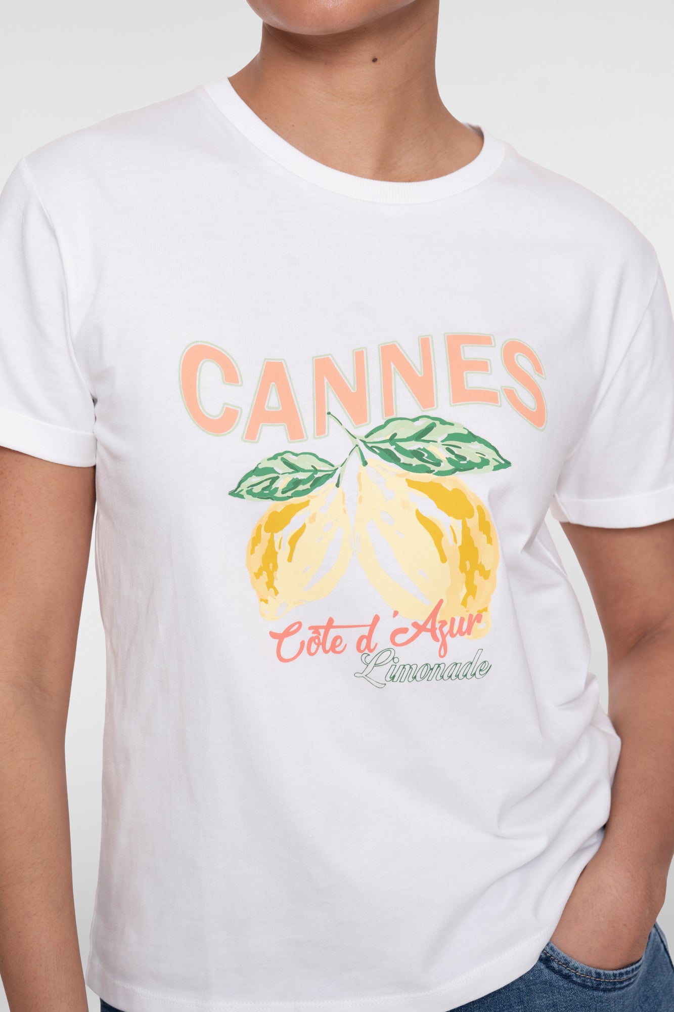 Geisha Cannes Print T-Shirt mit Zitronenmotiv