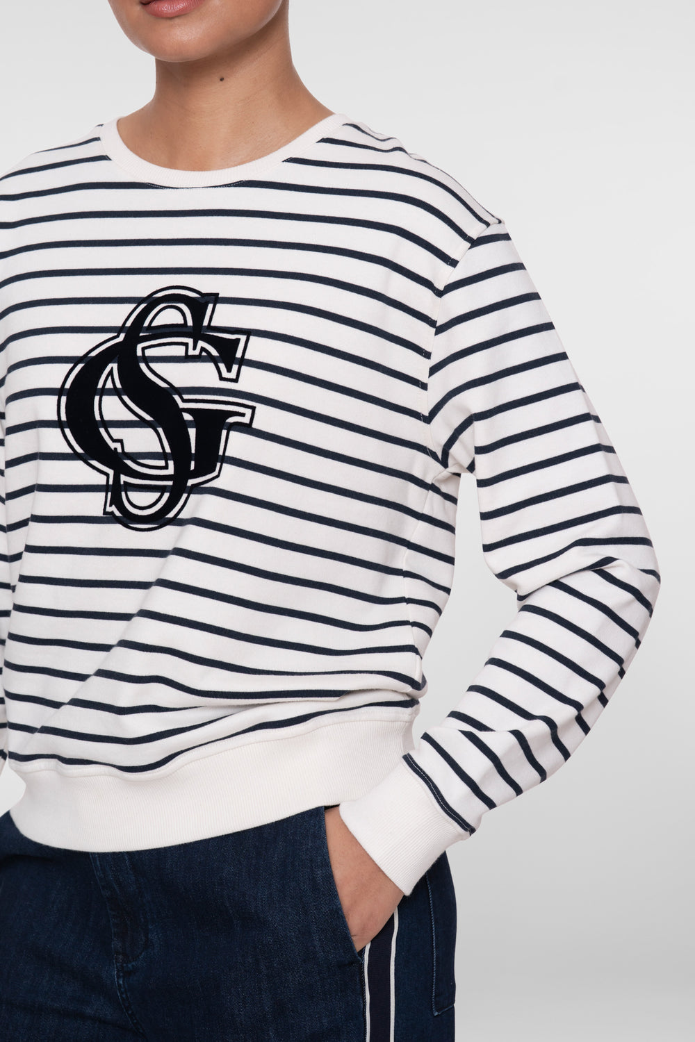 Geisha Sweatshirt mit Streifen und Logo