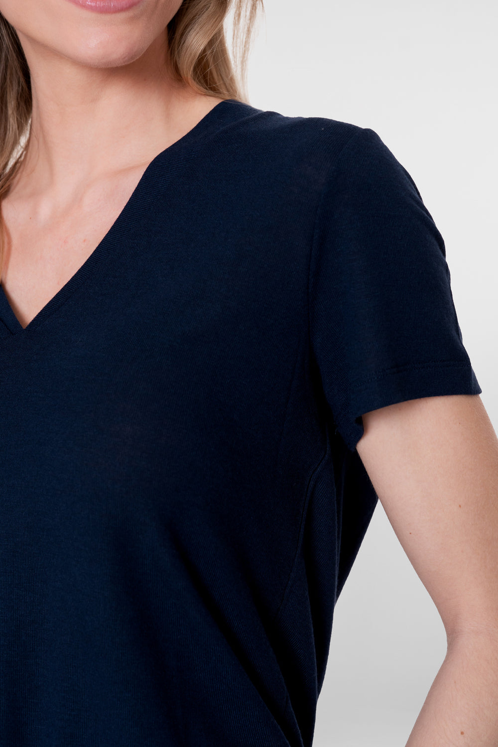 Geisha schwarzes T-Shirt mit V-Ausschnitt