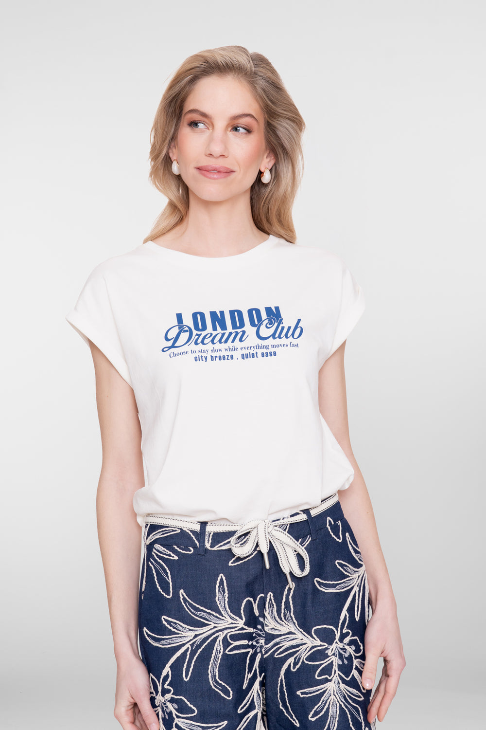 Geisha T-Shirt mit Chestprint „London Dream Club“ und angeschnittenen Ärmeln