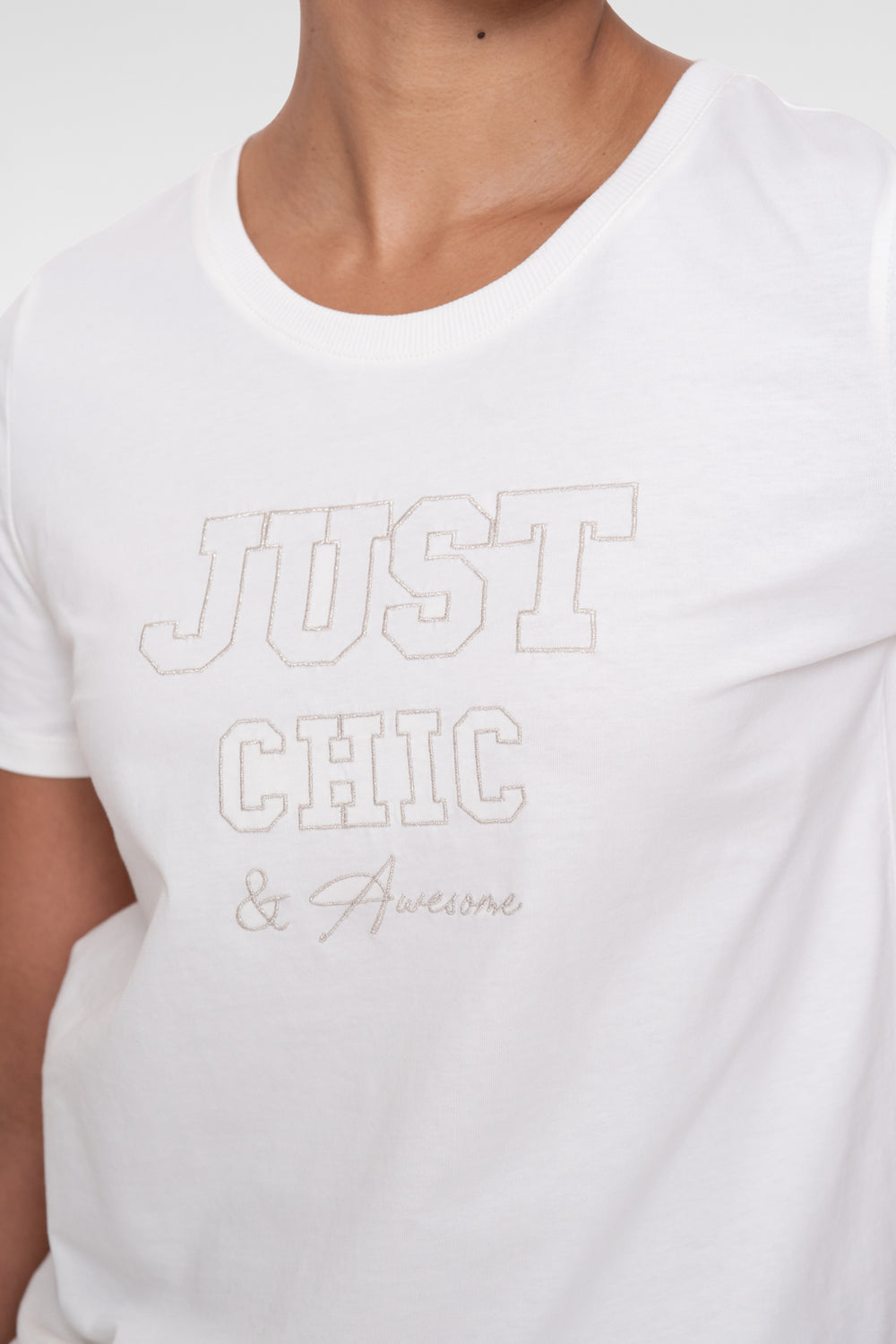 Geisha T-Shirt mit Chestprint und subtiler Struktur