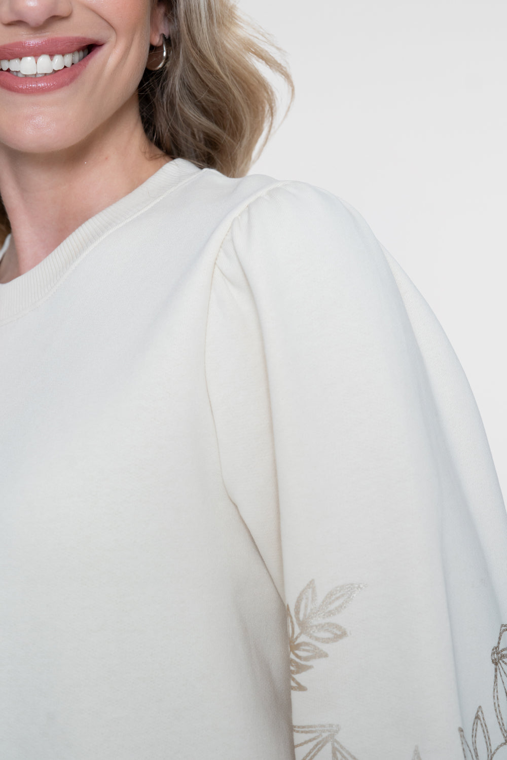 Geisha Sweatshirt mit bestickten Blumenärmeln