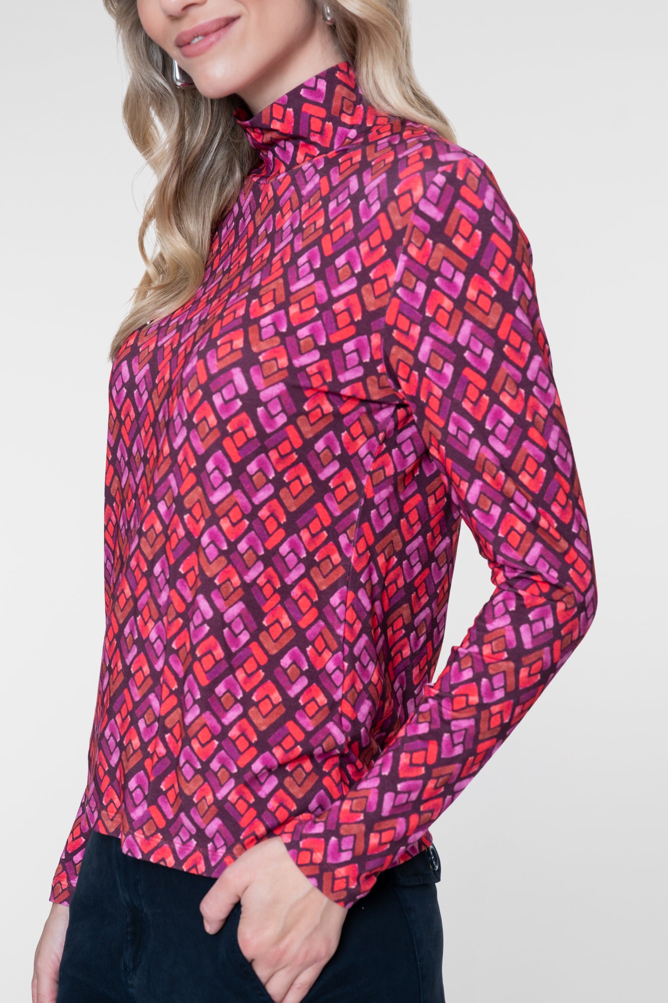 Geisha Top mit grafischem Print und Rollkragen