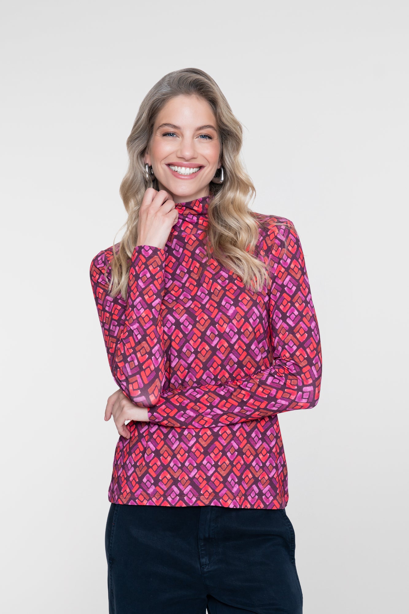 Geisha Top mit grafischem Print und Rollkragen