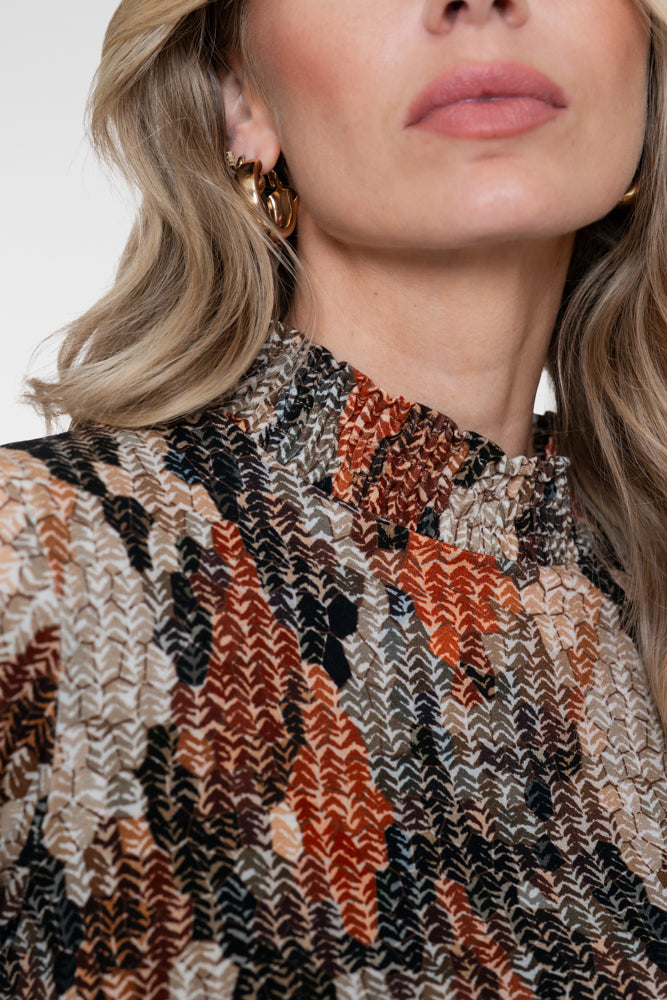 Geisha Top mit grafischem Muster und Smokdetails