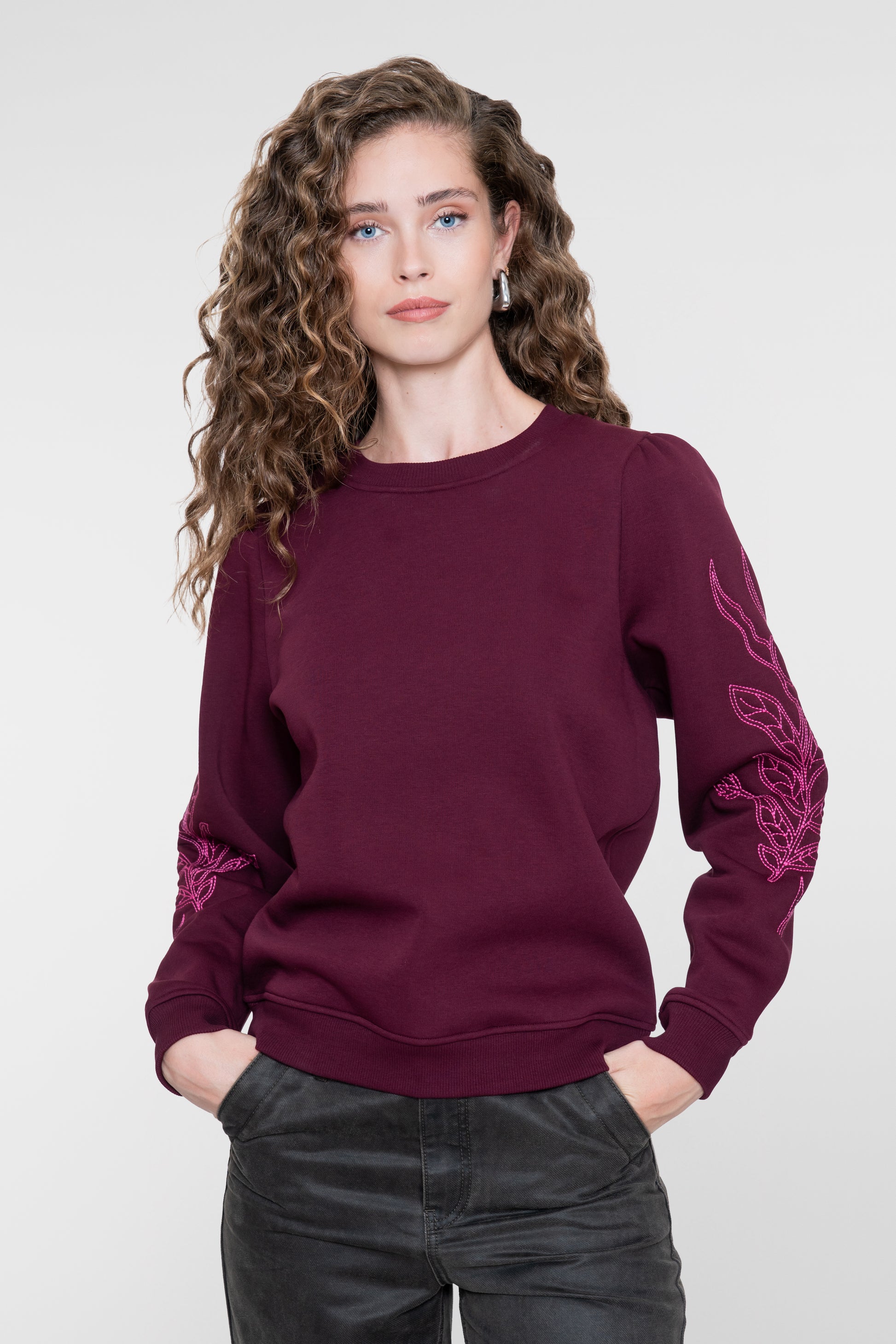 Geisha Burgundy Sweatshirt mit Blumenstickerei an den Ärmeln
