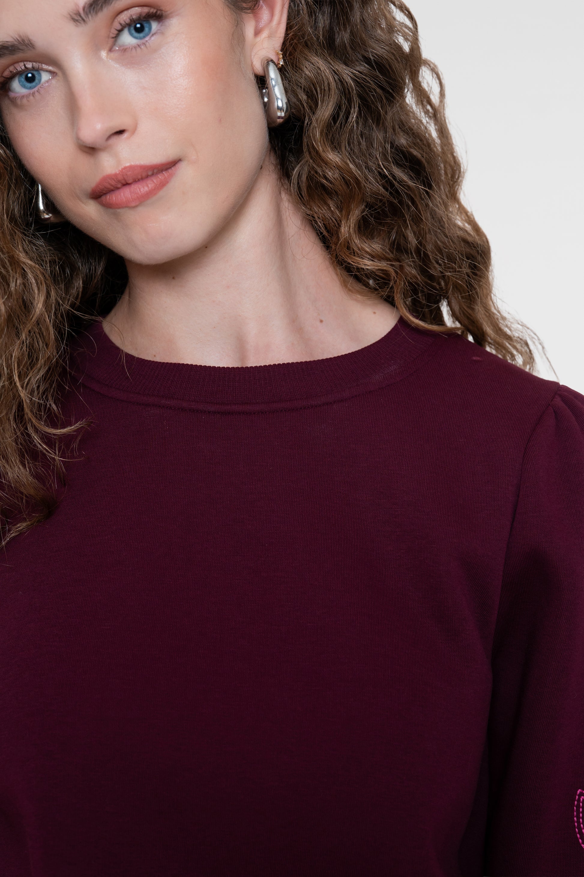 Geisha Burgundy Sweatshirt mit Blumenstickerei an den Ärmeln