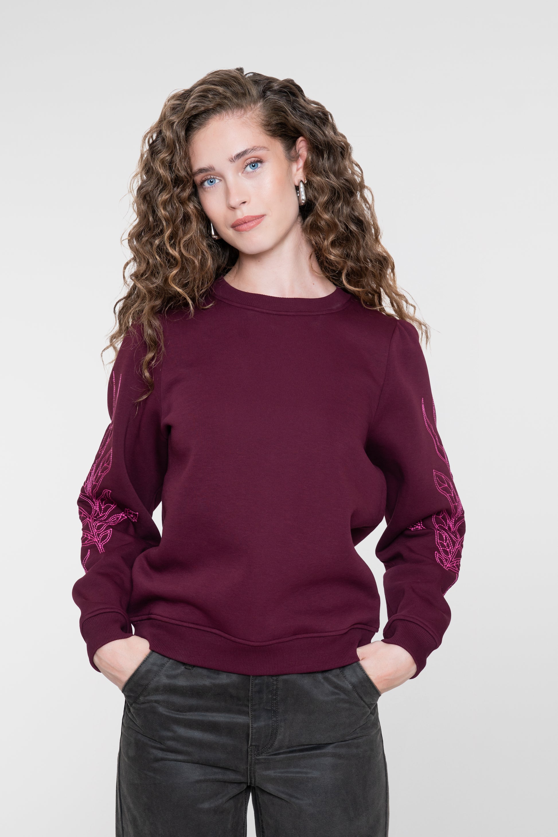 Geisha Burgundy Sweatshirt mit Blumenstickerei an den Ärmeln