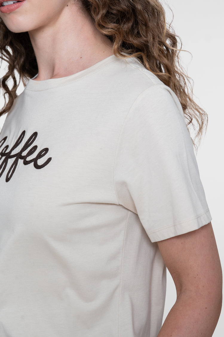 Geisha T-Shirt mit „Coffee“-Stickerei