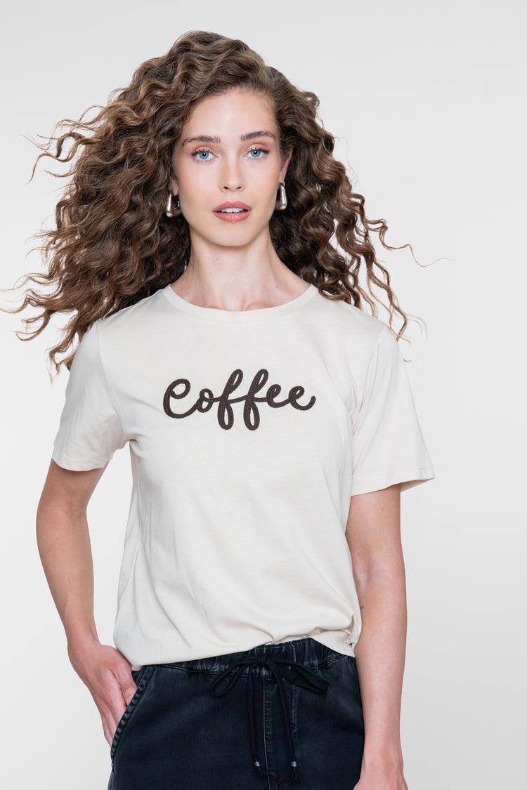 Geisha T-Shirt mit „Coffee“-Stickerei