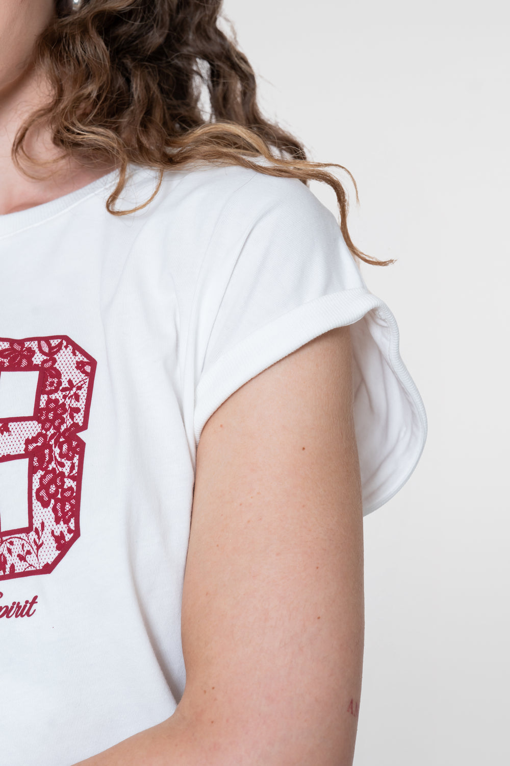 Geisha T-Shirt mit „28“-Print und kurzen Ärmeln