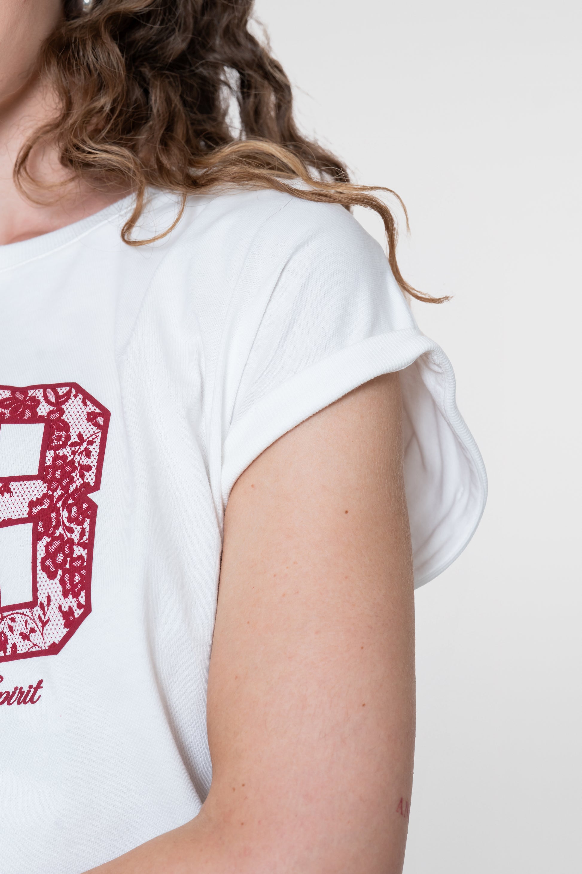 Geisha T-Shirt mit „28“-Print und kurzen Ärmeln