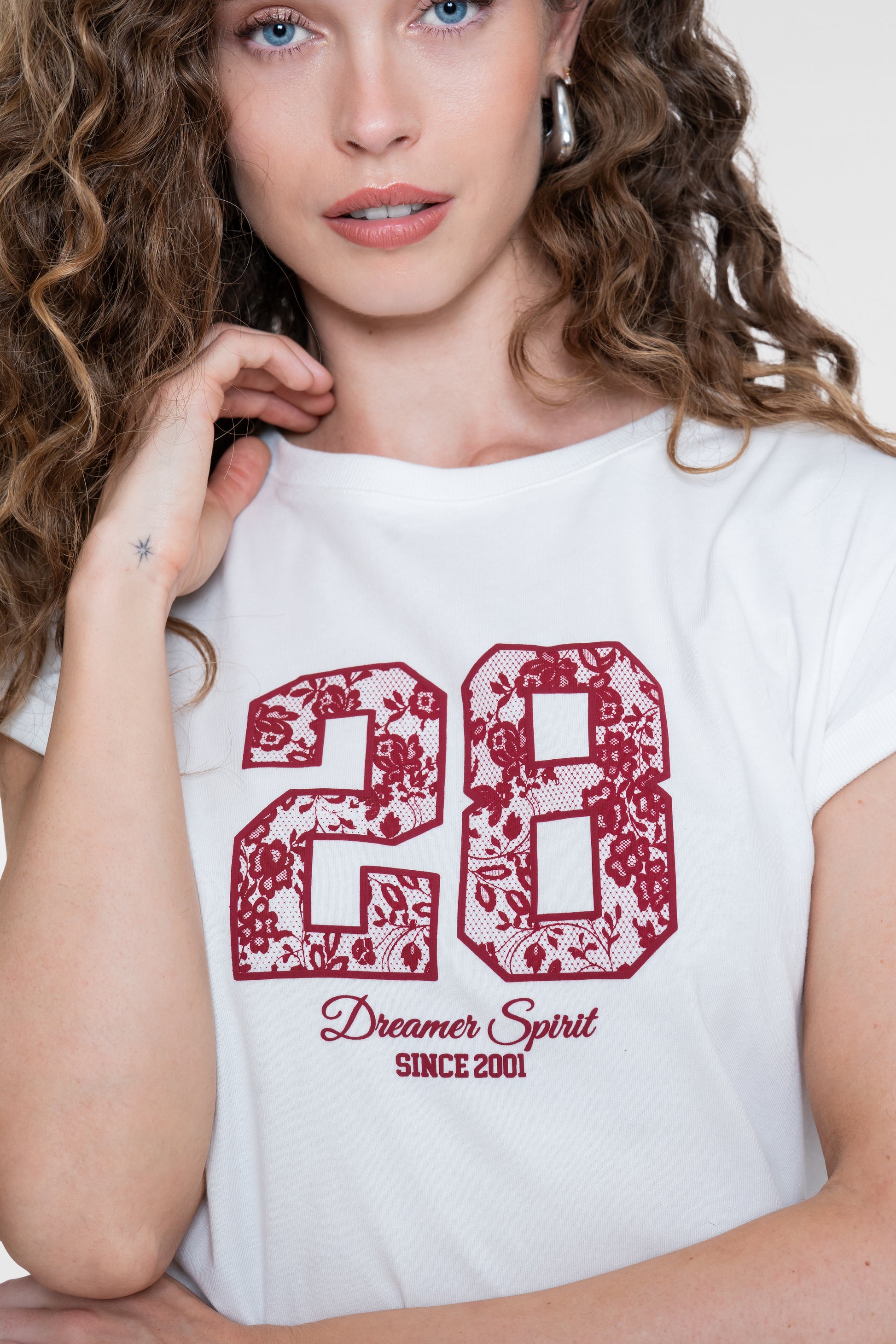 Geisha T-Shirt mit „28“-Print und kurzen Ärmeln