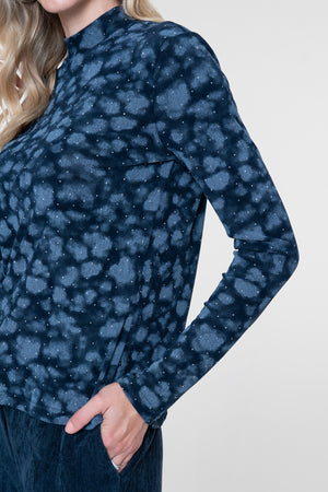 Geisha Top mit Dessin, Strasssteinen und Rollkragen