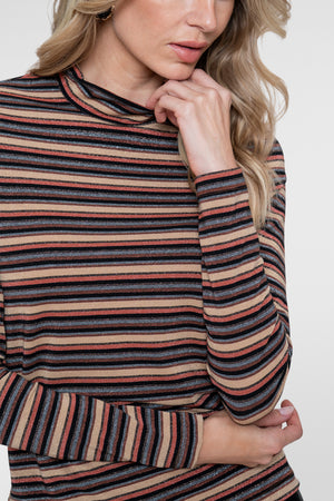 Eng anliegendes, gestreiftes Top im Geisha-Stil mit Lurex und hochstehendem Kragen