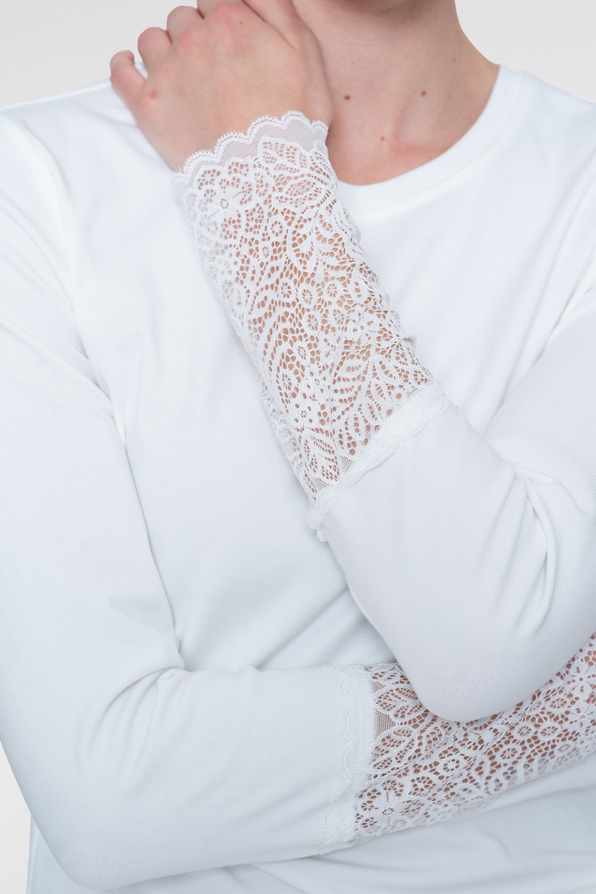 Geisha weißes T-Shirt mit Spitzendetail