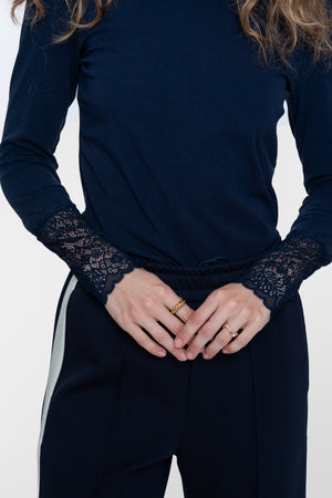 Geisha Basic-Top mit Spitzenmanschetten