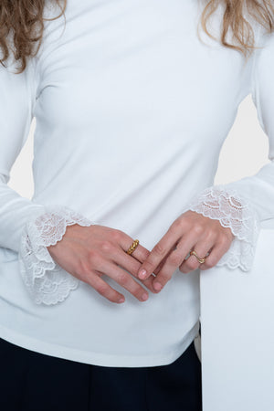 Geisha Basic-Top mit Spitzen-Volantmanschetten