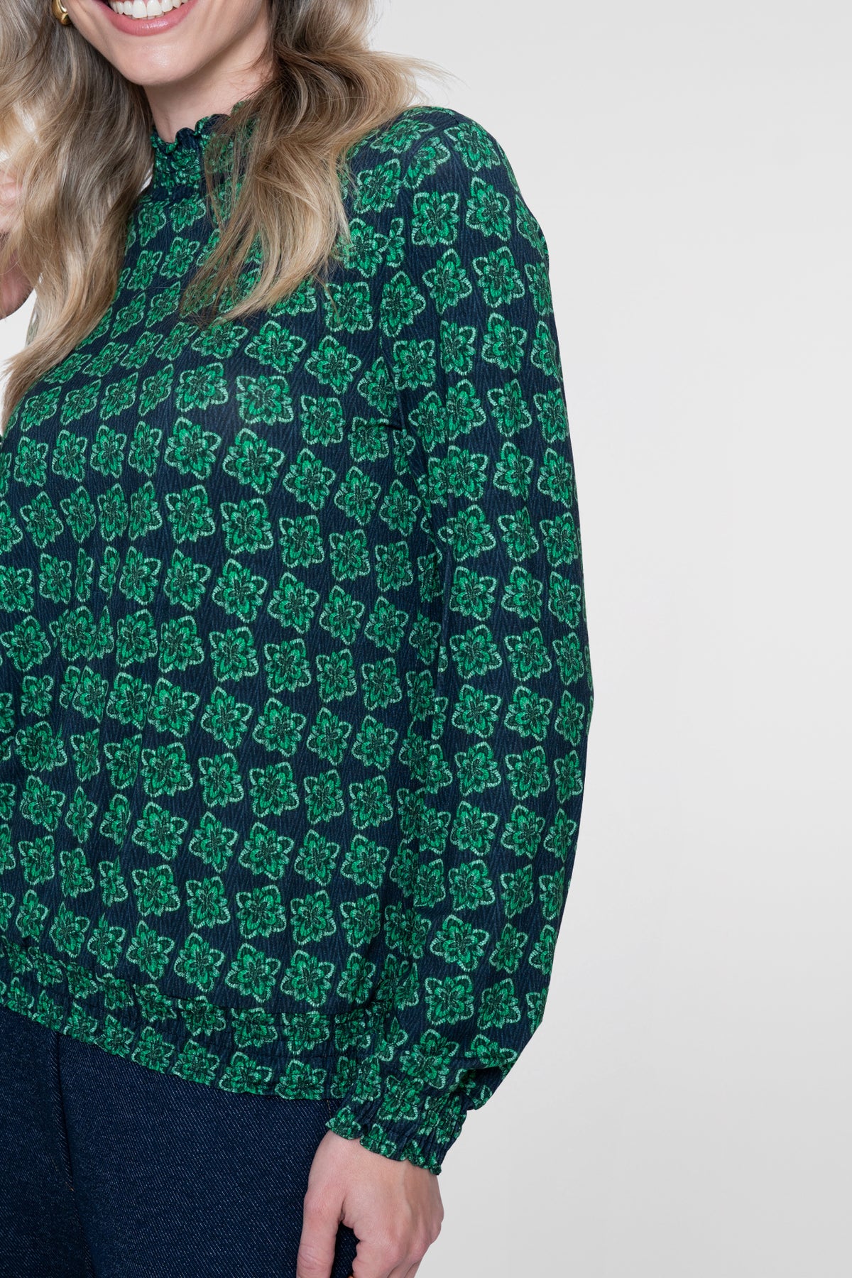 Geisha Top mit Blumenprint und gerafften Details