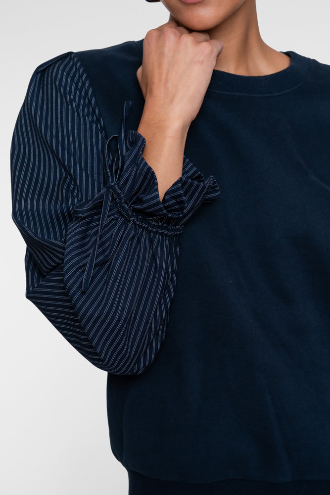 Geisha Damen Sweatshirt mit gestreiften Blusenärmeln und Rüschendetails