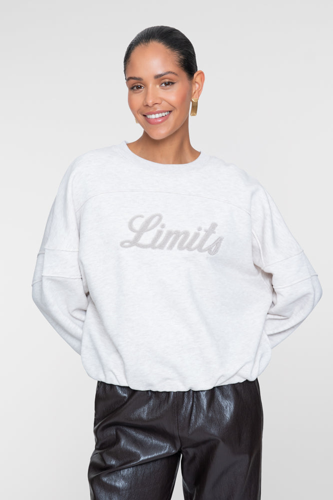 Geisha sportliches Sweatshirt mit Limits-Aufdruck und Ballonärmeln