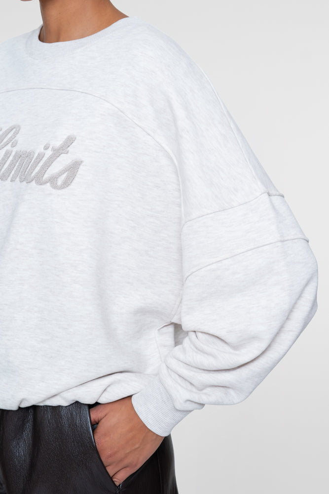 Geisha sportliches Sweatshirt mit Limits-Aufdruck und Ballonärmeln