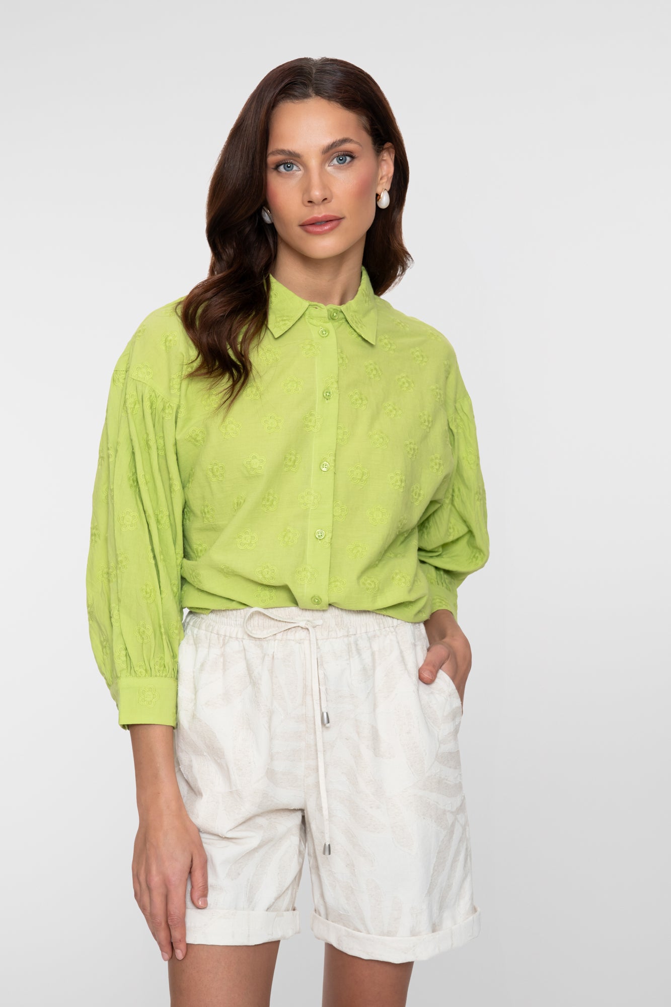 Geisha Limefarbene Bluse mit Broderie