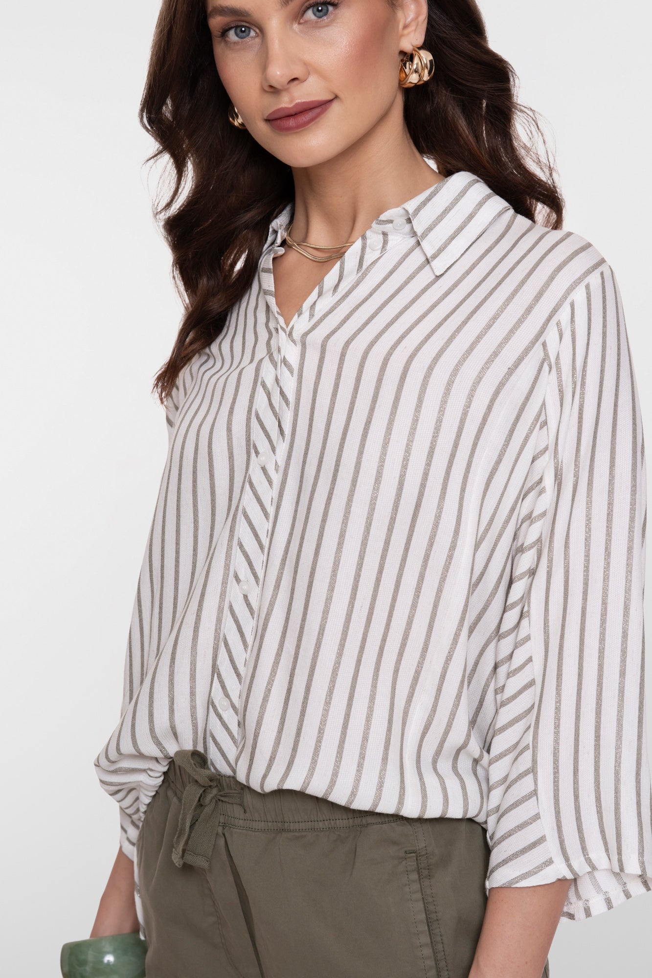 Geisha Damenbluse mit silbernen Streifen und Loose Fit