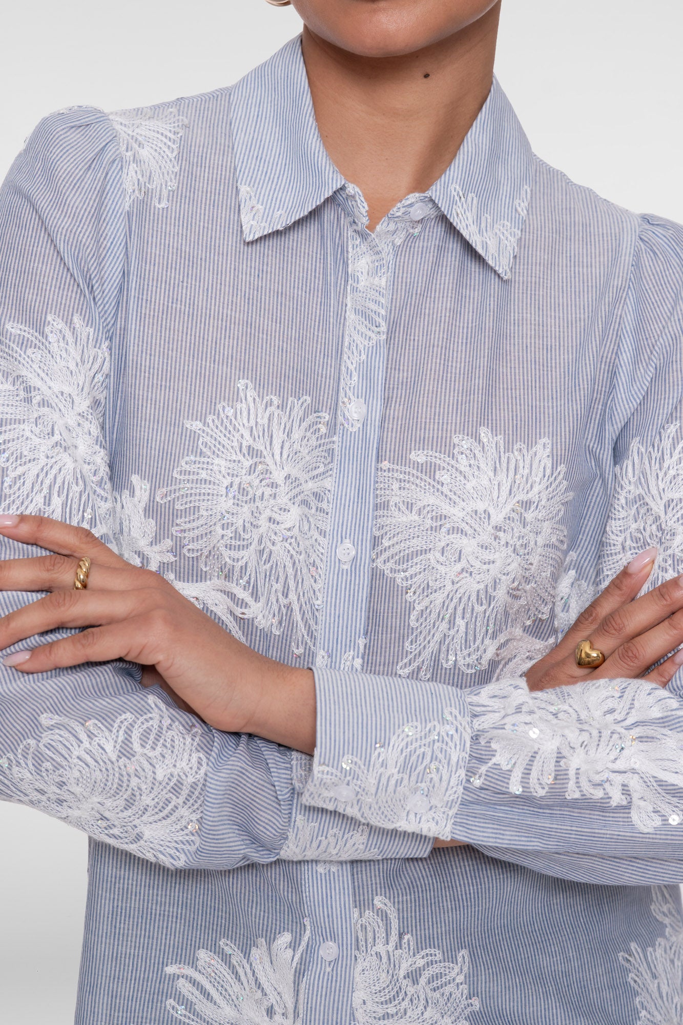 Geisha Bluse mit gestickten Blumen und Streifen