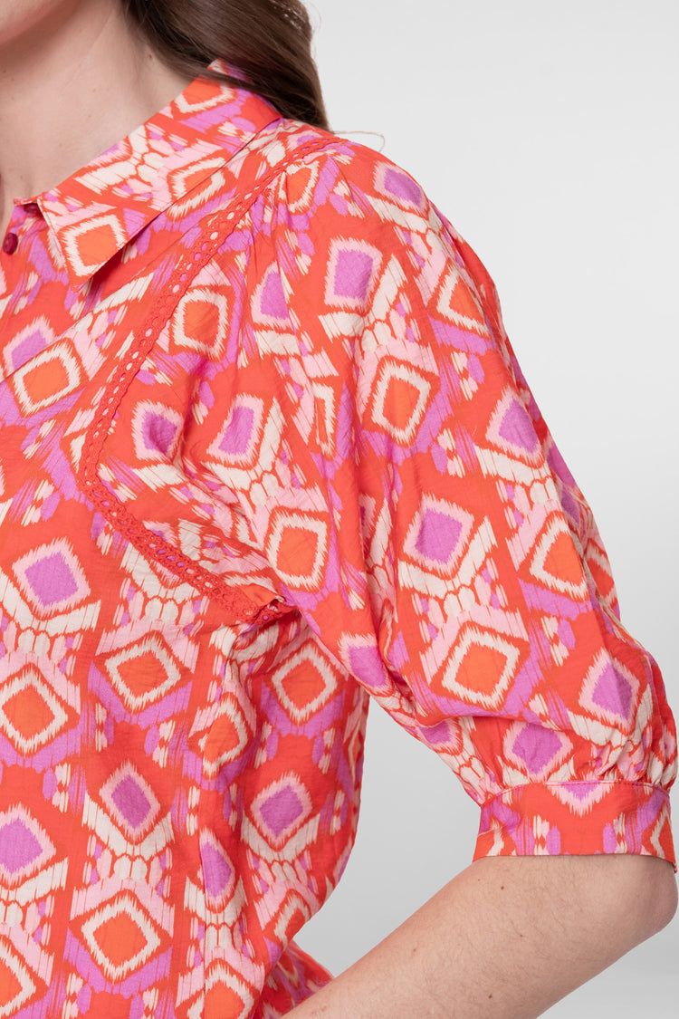 Geisha Bluse mit farbenfrohem grafischem Print