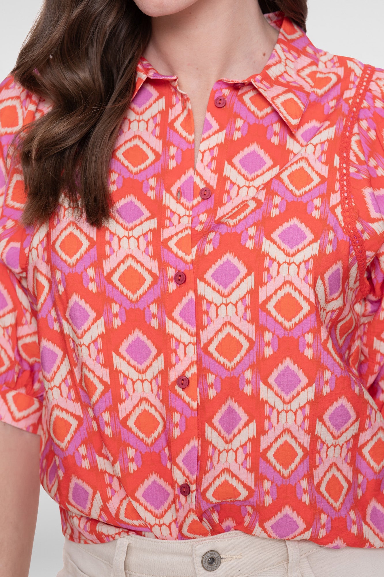 Geisha Bluse mit farbenfrohem grafischem Print