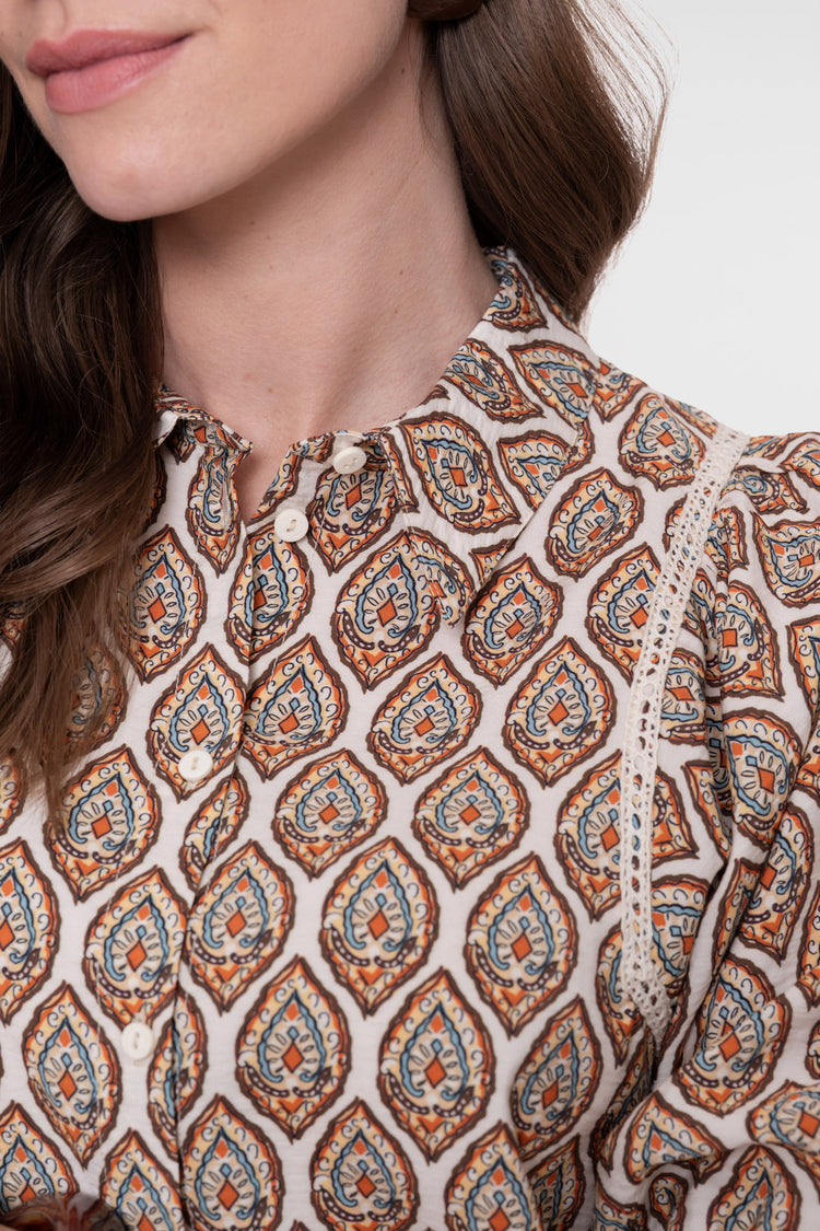 Geisha Bluse mit Print und dekorativem Tape