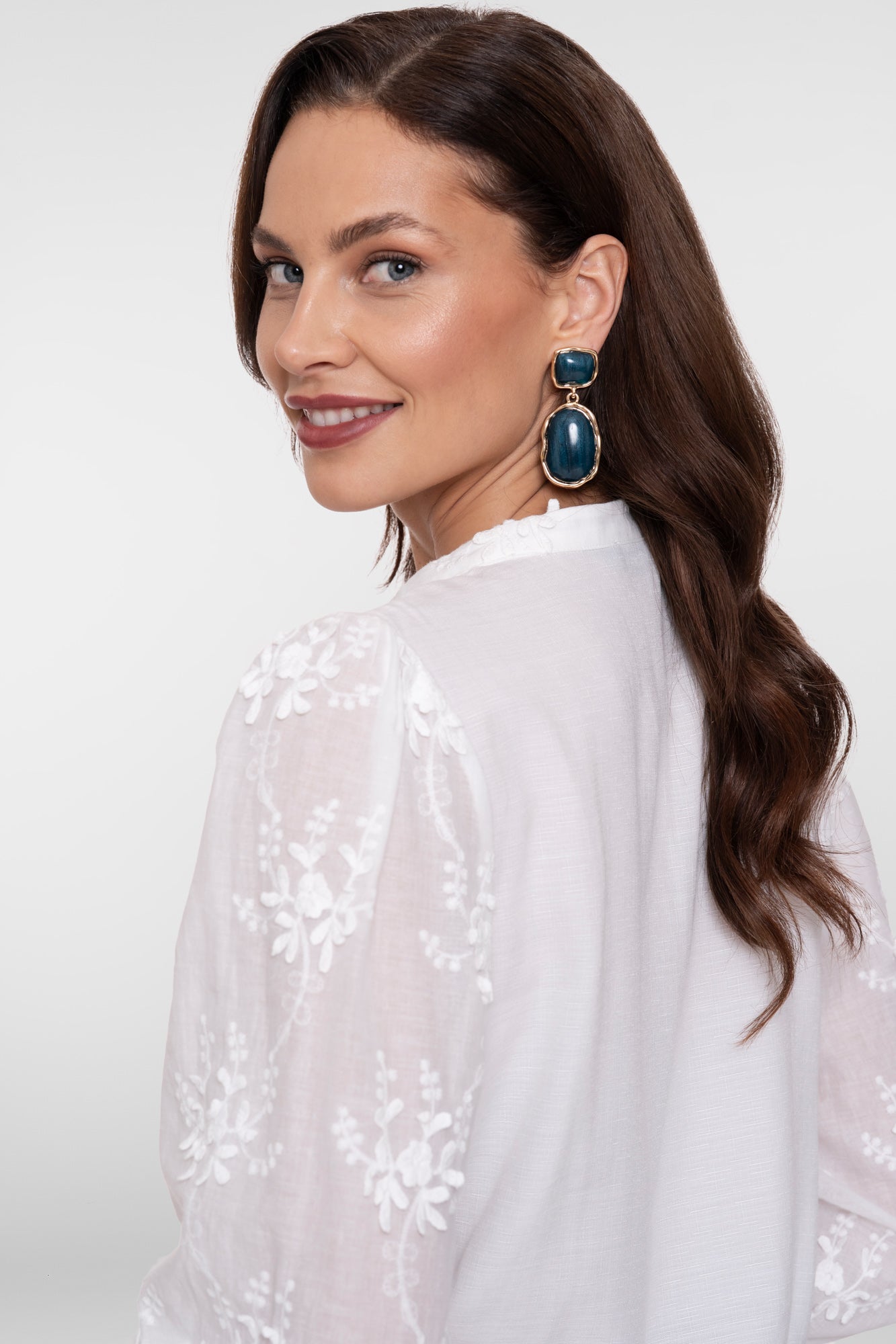 Geisha Bluse mit gesticktem Blumenmuster und 3/4-Ärmeln